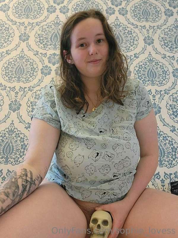 Hey gamers 

## Your anime gf has arrived and is looking for..