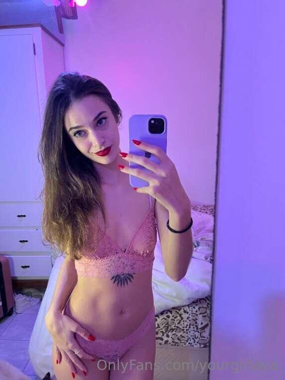 Does red look good on me? 💋