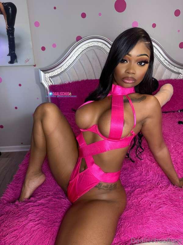 ʜᴇʏ ᴘᴀᴘᴀ 🫦💦🍭🧁 ᴅᴏᴇꜱ ᴘɪɴᴋ ʟᴏᴏᴋ ɢᴏᴏᴅ ᴏɴ ᴍᴇ ? 👀😋
