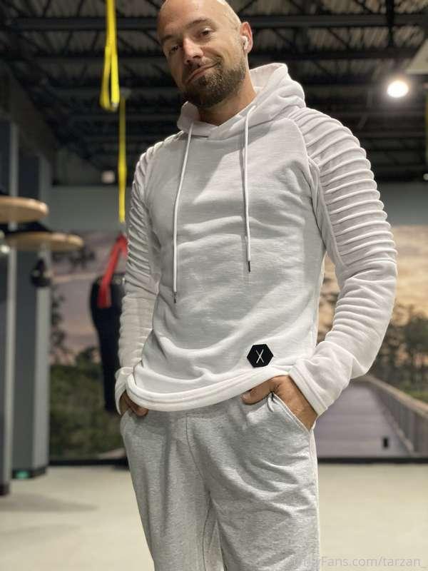 Sometimes I wear clothes :)