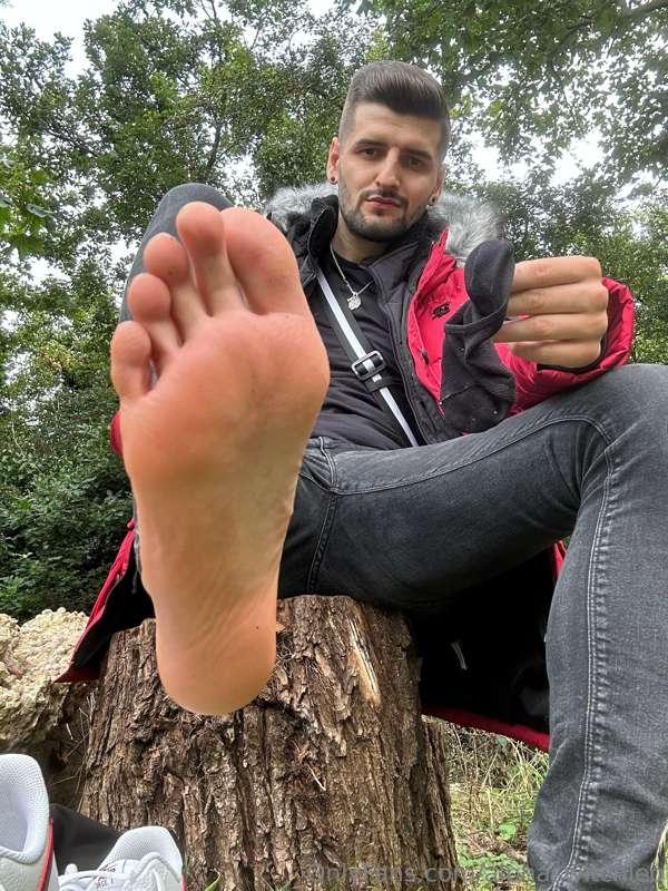 Get my sweaty soles nice and clean loser 😈