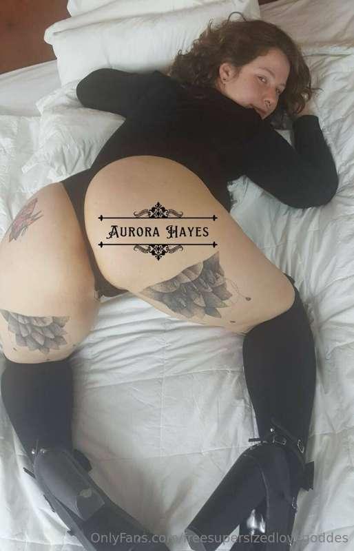 @aurora.hayes makes high quality content and being a milf ju..