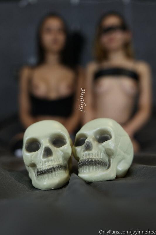 Happy Halloween loves!

Just posted a set with my friend @xP..