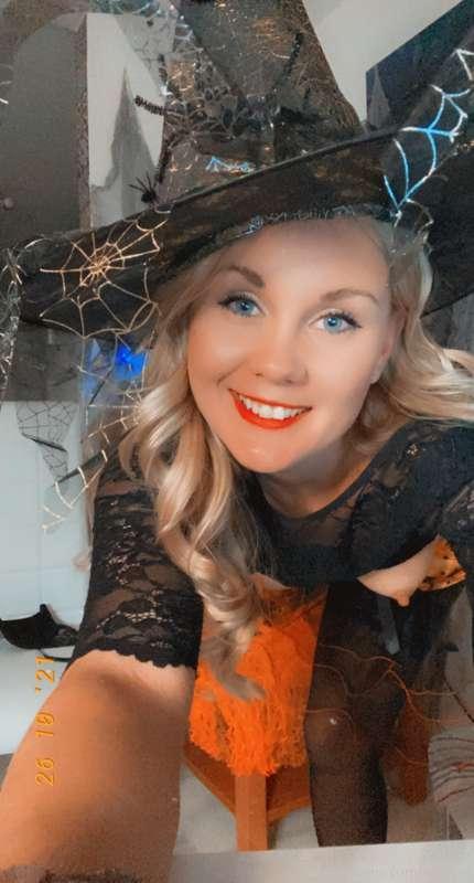 Halloween is coming (and the Halloween vid!) 🎃🧙‍♀️ Do you li..