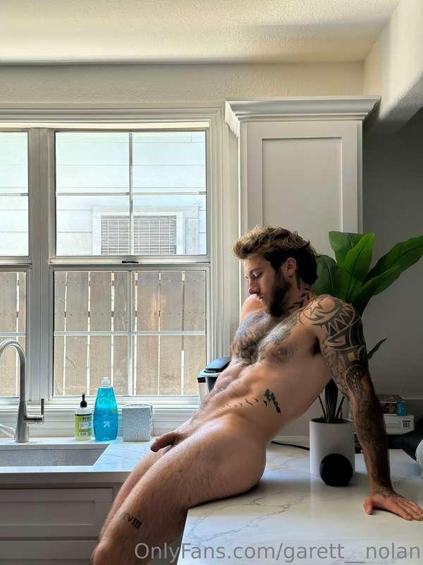 Come over here and get me hard