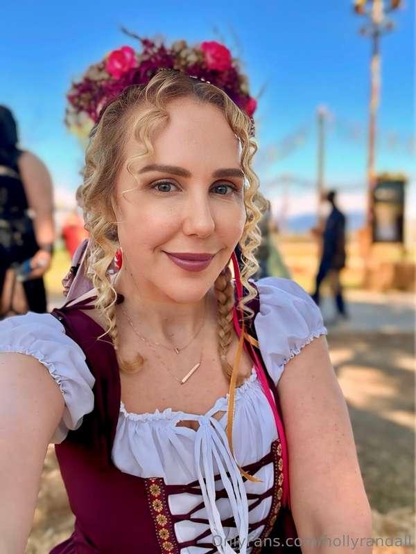 Spending the day at the Renaissance Faire ❤️