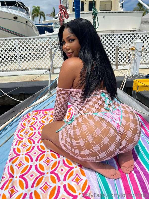 👋🏾I’m baaaaaack 🫣 did you miss me?? 

FLOOD MY DMS NOW WHILE..