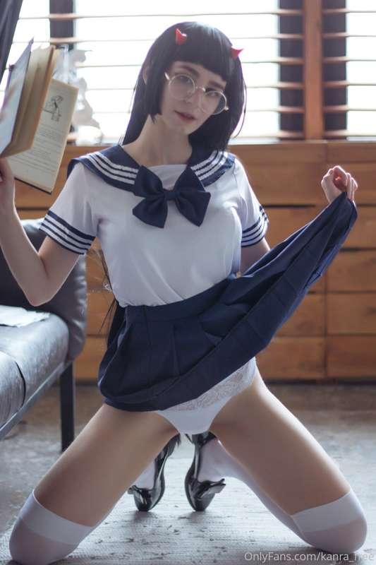Woa 1.8k followers here!
If everyone will tip 1$ I could cos..