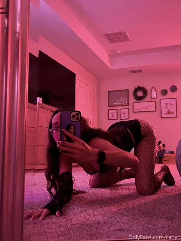it’s dark so it’s mega horny hours. want to have me in doggy..
