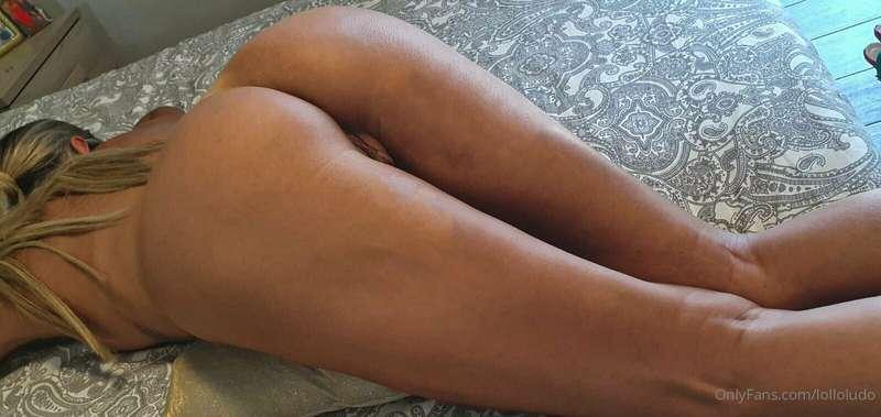Relax sul letto con l'aria condizionata. Mmmhh manca solo qu..