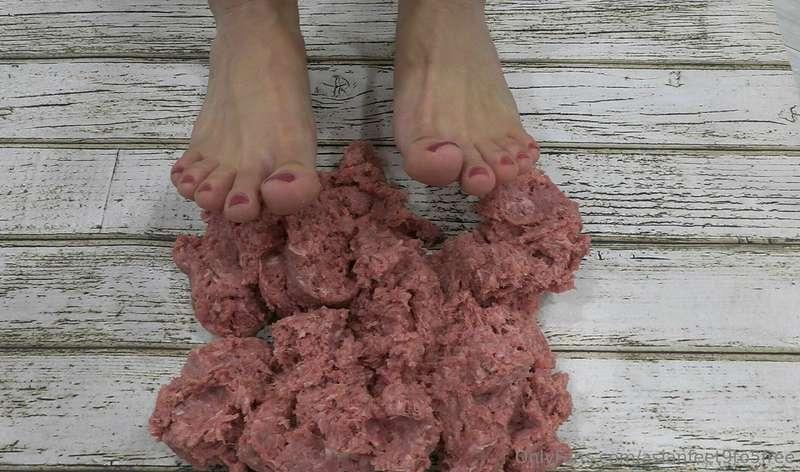 I know you want to see this meat into my toes ;) 

*This is ..