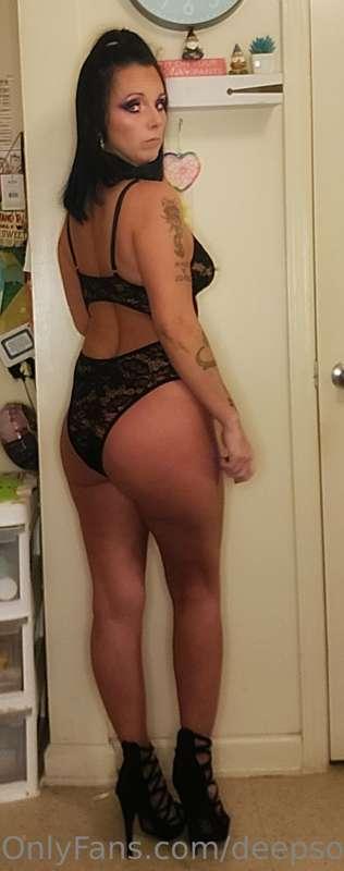 Is black my color? What would you do to me in this outfit?🤍