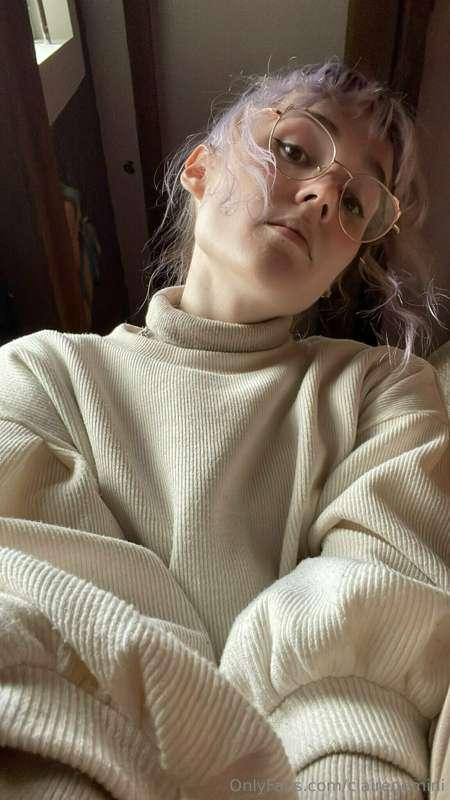 POV: I'm "massaging your neck intensely" you while riding yo..