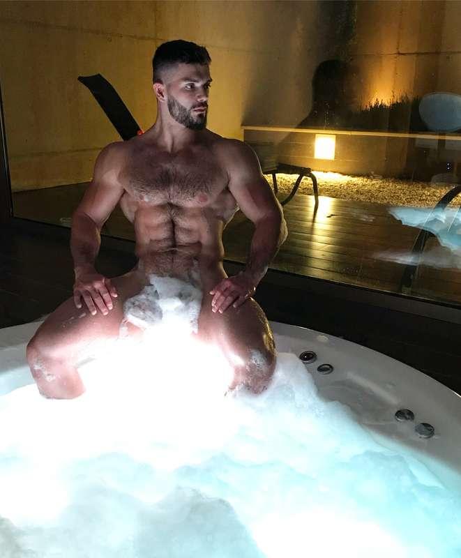 Are you in for a hot and wet time?👀💦