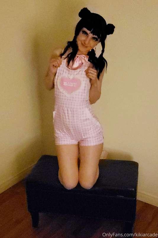 Happy Friday from Baby Girl 💕 I hope you have a wonderful we..