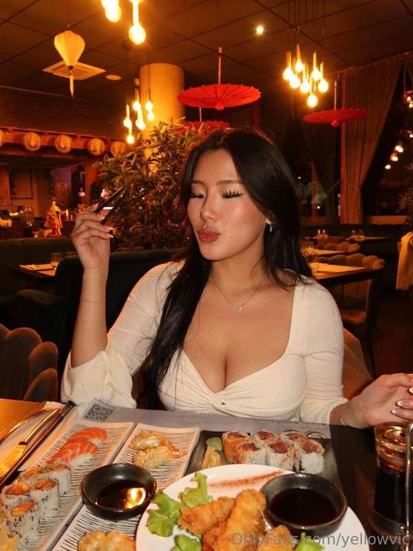 What’s your favorite food ? Easy to guess mine 😈👅