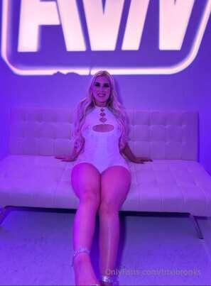 Cum play on the fuck couch🚀
