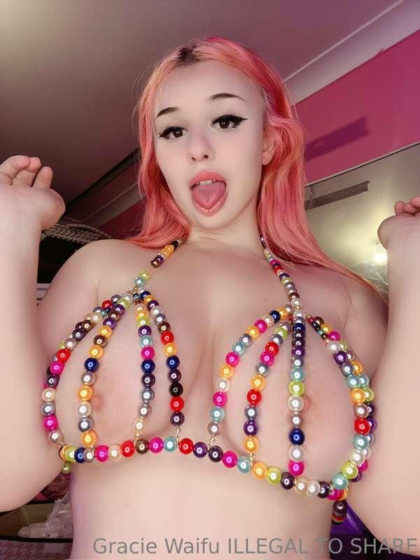 Do you like my bra 🤭?