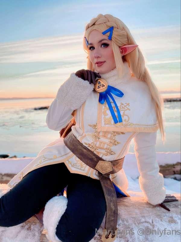 Happy New Years!  I re-shot my winter Zelda cosplay yesterda..