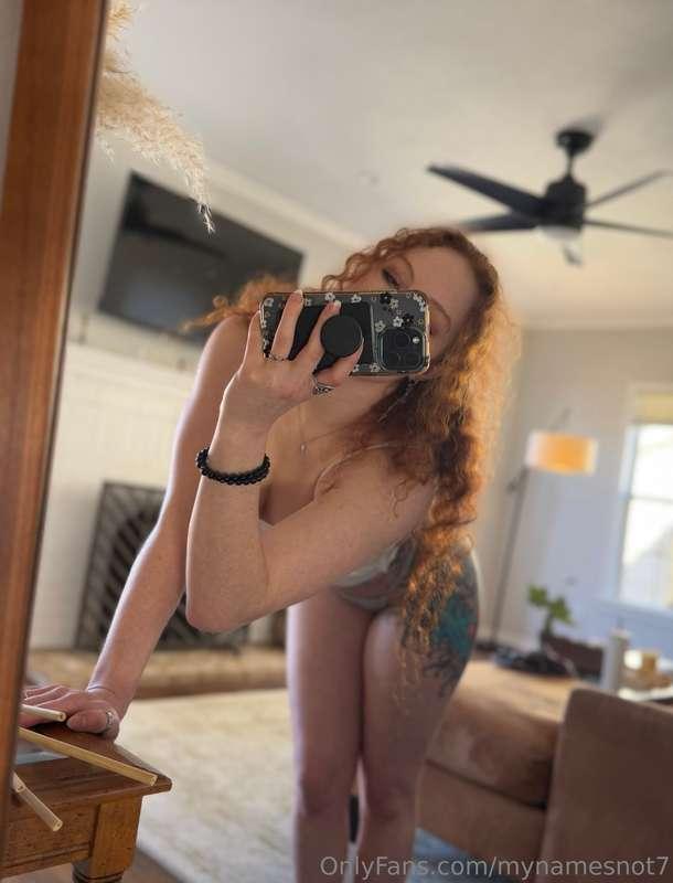 Hey- you working rn? Let me distract you for a sec… 
