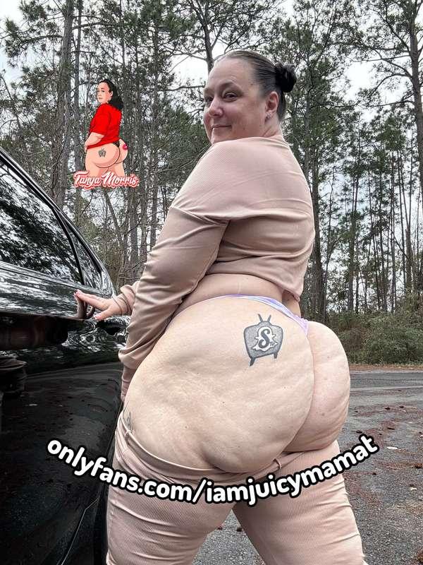 you know i love showing this ass off to strangers in public ..