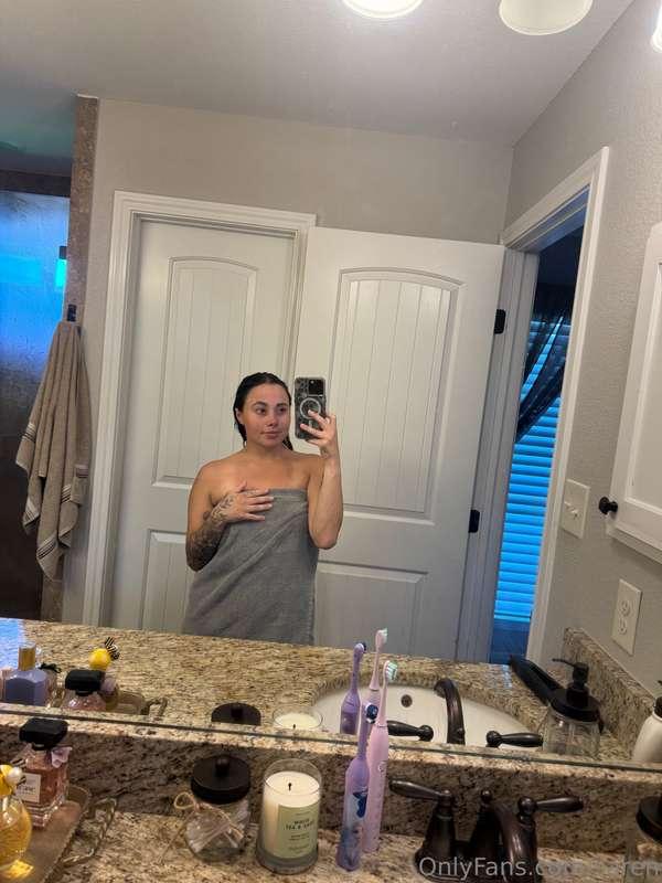 Just a tiny tease. want the rest? Slide into my DMs 😈💌