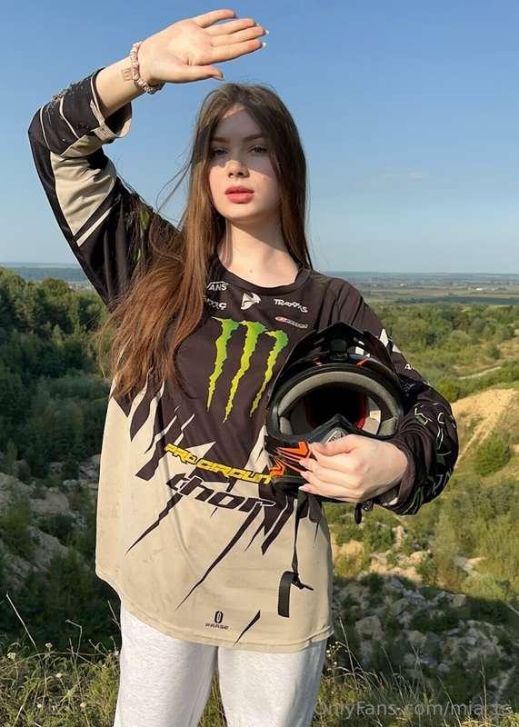 🏎️✨ Darlings, did you guess where I was yesterday? 💖😊 It was..