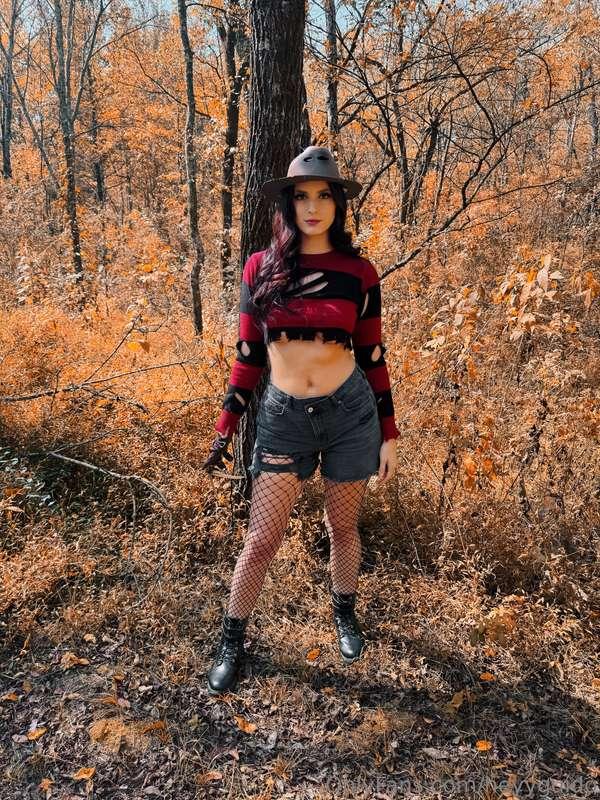 Swipe for Freddy underboobies 