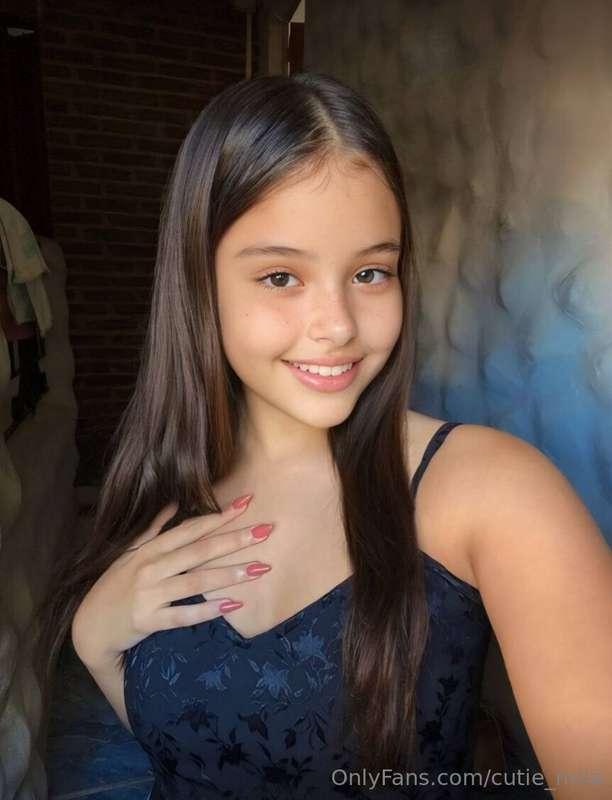 ‼️LOOK AT @sabrinalittlewizard  ‼️
She is so sexy and cutie…..