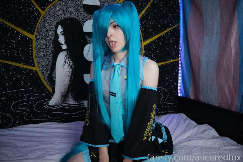 aliceredfox image #12