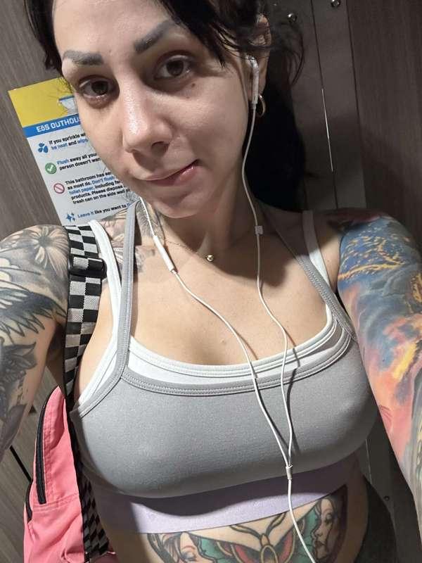Home from the gym and running errands!! Going to jump in the..