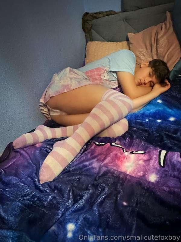 Omg guys, 50 subscriber!!!! 
I never thought we could do tha..