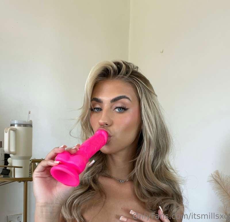 Check out the video from yesterday 🐱🍆😉 Swipe >>