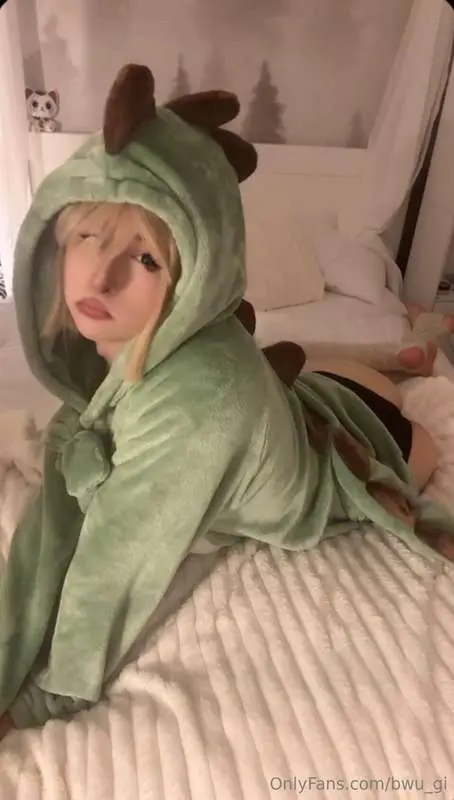 rawr, stomps on your balls 🦖