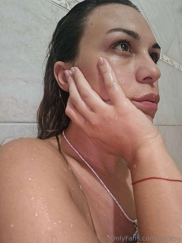  This goddess is taking a shower right now... I'm waiting fo..