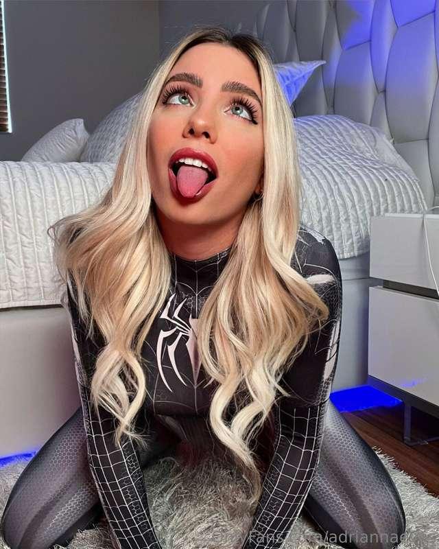 let me stick this in your mouth. 👅 😝