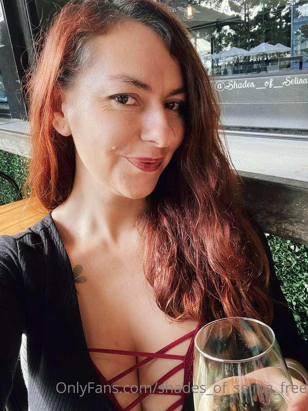 Sunday lunch ☺️

Who would like to join me for some 🍷💋