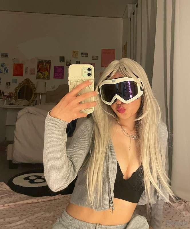 about to go li-i-i-ive! https://chaturbate.com/b/biaroo/