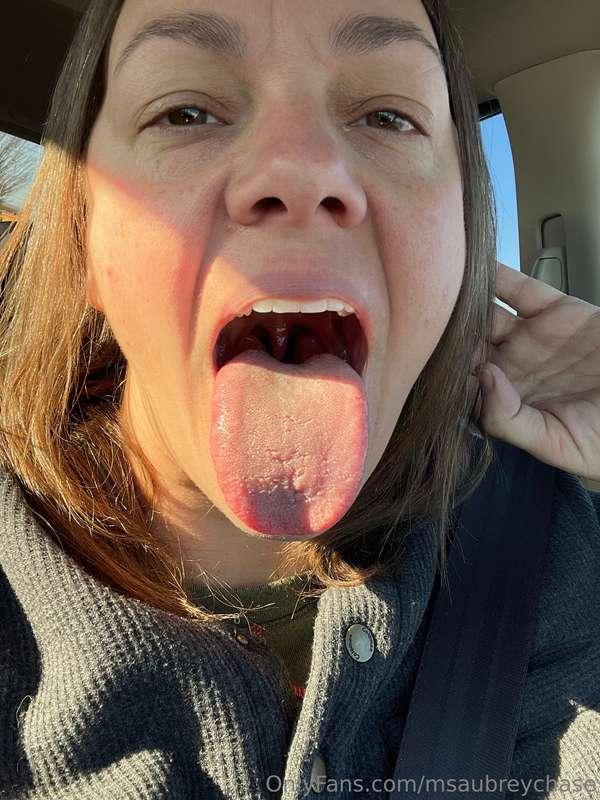 🌤️👅