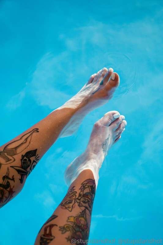 stupiderandhotter image #1