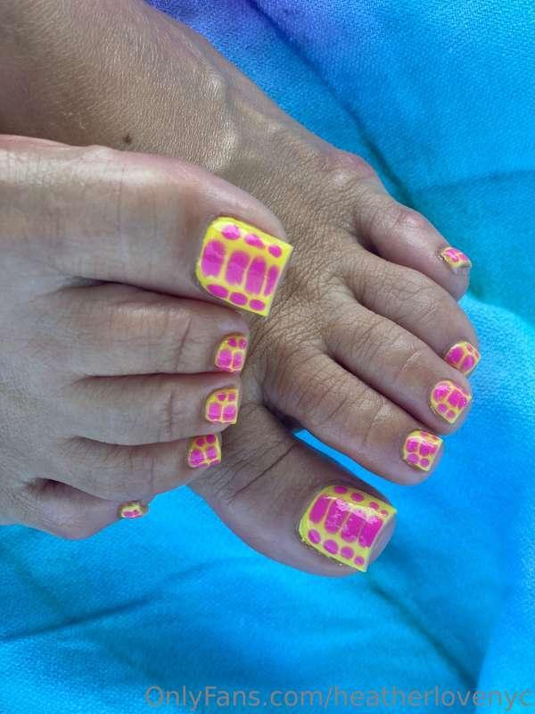 Do you like the pedicure? Shape, color, length. I wanna know..