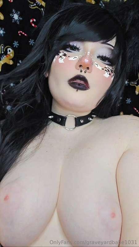 Do I look good on top? 🖤