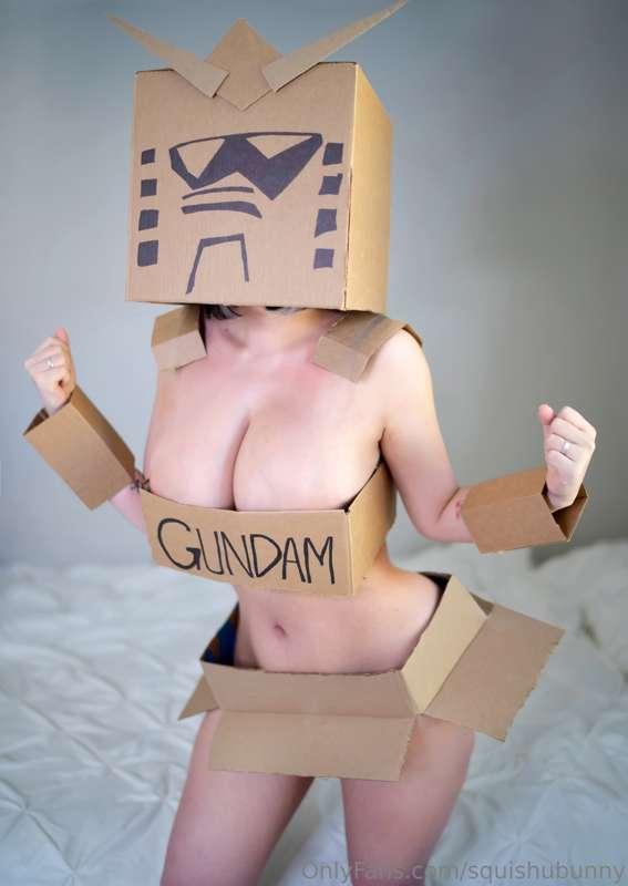 Cardboard Gundam sexy cosplay~ Do you like it?