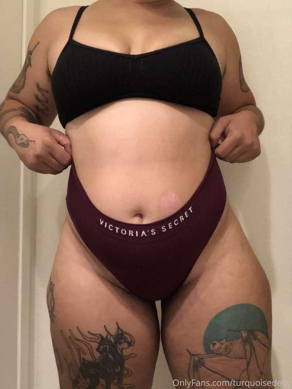 Hi lovelies! Do you like my new scar? 😋

What about my ass? ..