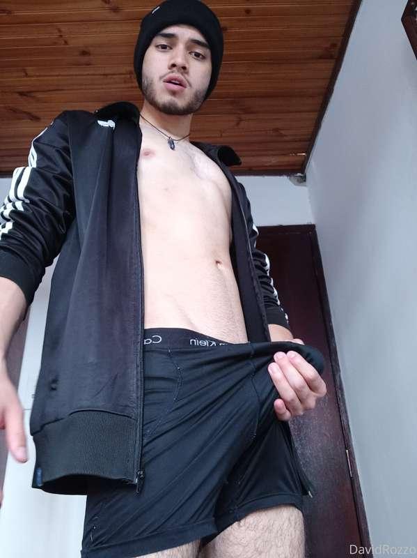 🔞🔥Look at my cock between my underwear, imagine it gripped b..