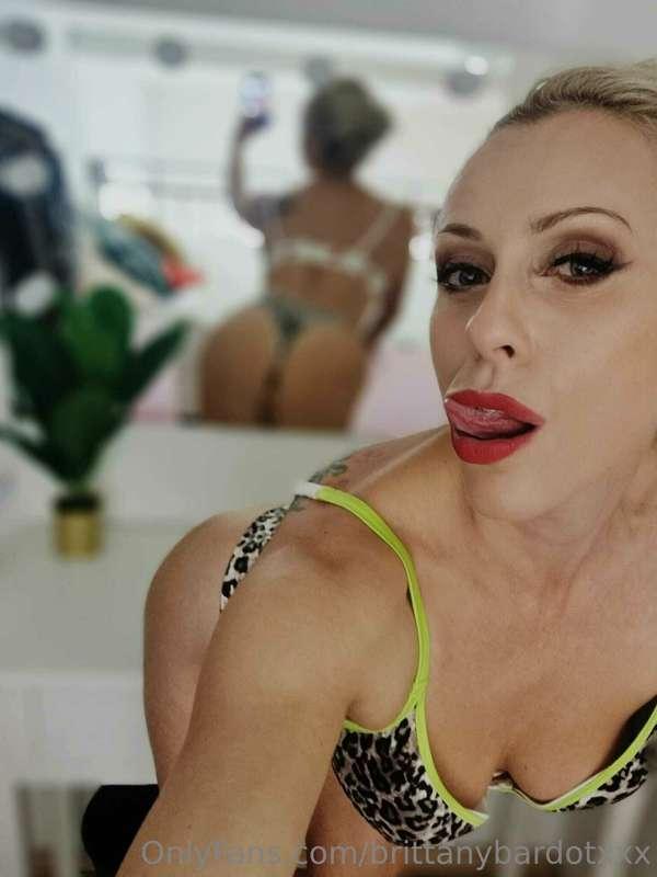 Two of me ..  love red lips 👄