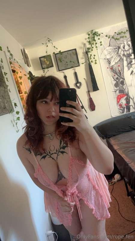I looooove this pink lingerie set, I had forgotten I had it ..