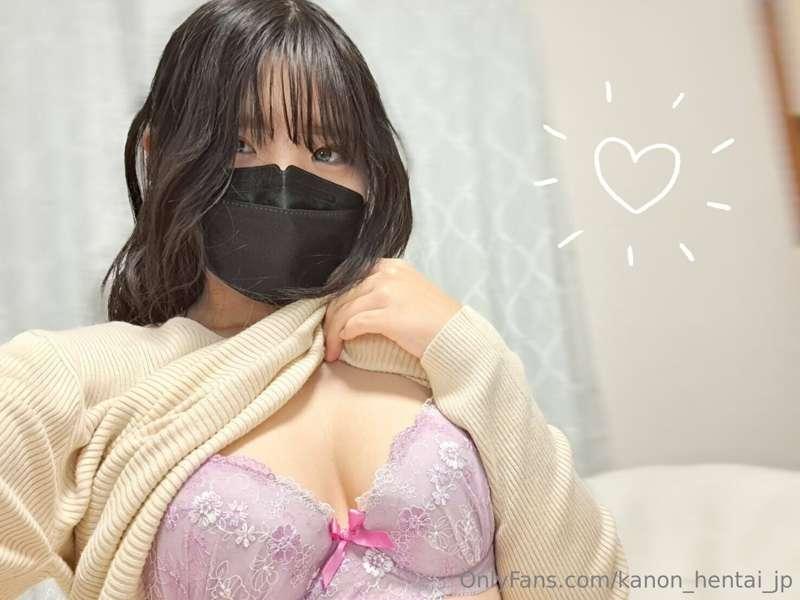 A chubby girl is flipping over her knit and showing off ...💗..