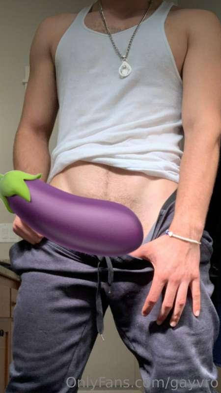 Best way to start off the weekend 🍆 stroking this cock and r..