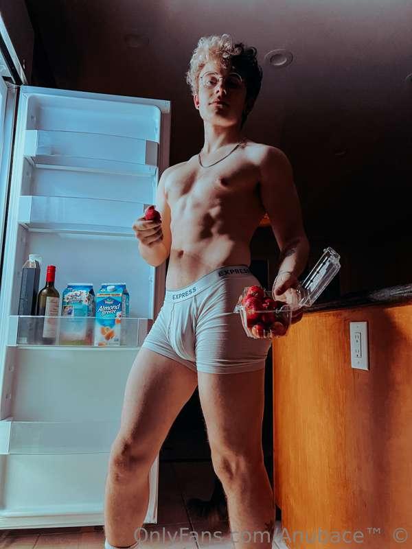 Who's hungry? 😜

I'm serving up just the thing to fill you u..